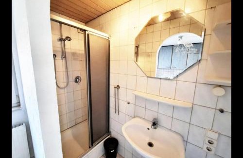 Sondelfingen Apartment | Convenient Worker Apartment in Reutlingen with Kitchen