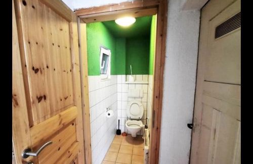 Sondelfingen Apartment | Convenient Worker Apartment in Reutlingen with Kitchen