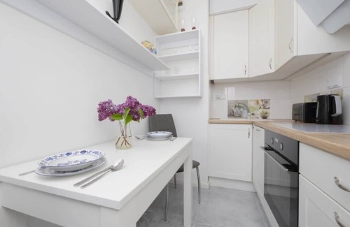Bielany Apartment | Cozy Studio for Two with Smart TV in Central Warsaw