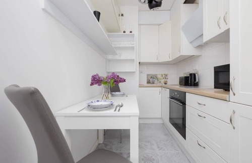 Bielany Apartment | Cozy Studio for Two with Smart TV in Central Warsaw