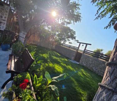Marmari House | Discover G&A Rooms Marmari: Highly Rated Getaway Awaits