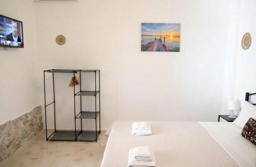 Marmari House | Discover G&A Rooms Marmari: Highly Rated Getaway Awaits