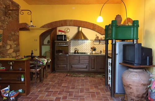 Lucca Historical Center Apartment | G & G Mill: Poolside Oasis with Free Wi-Fi and Breakfast