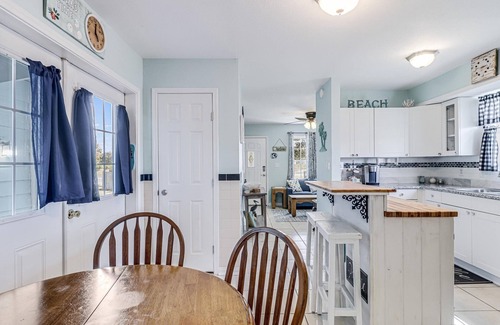 Rockport House | Fishermans Inn: Relaxing Retreat Near Holiday Beach
