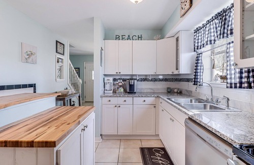 Rockport House | Fishermans Inn: Relaxing Retreat Near Holiday Beach