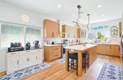 North Hollywood House | G. Luxe NoHo Family Home: 15m to Universal & Hollywood + Games + Parking