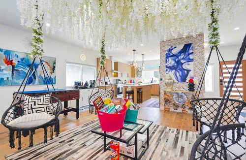 North Hollywood House | G. Luxe NoHo Family Home: 15m to Universal & Hollywood + Games + Parking