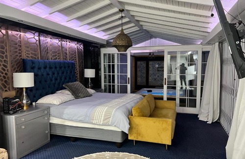 Kraaifontein Apartment | Cozy G's Apartment on 32: Pet-Friendly with Pool Access