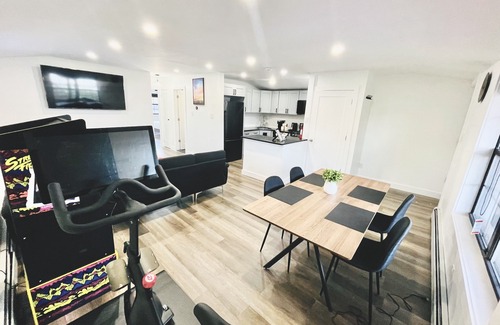 Queens House | Renovated G Suite - Family-Friendly Near JFK Airport!
