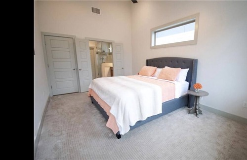 Galindo House | Top-Rated G Unit on Banister: Family-Friendly Escape