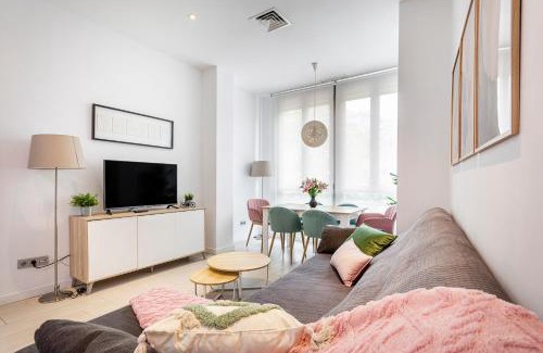 La Roqueta Apartment | Prime G&V Apartments Near City Center - Family Friendly Stay