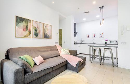 La Roqueta Apartment | Prime G&V Apartments Near City Center - Family Friendly Stay