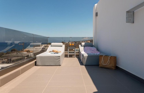 Kamari Apartment | G & W Suites: 4-Star Oceanfront Retreat with Hot Tub