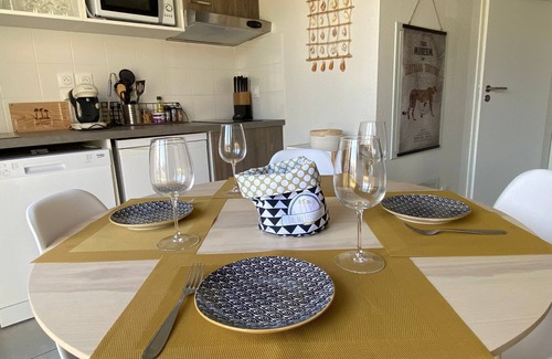 Mimizan-Plage House | Inviting Maison Duplex Neuve, Steps from the Beach