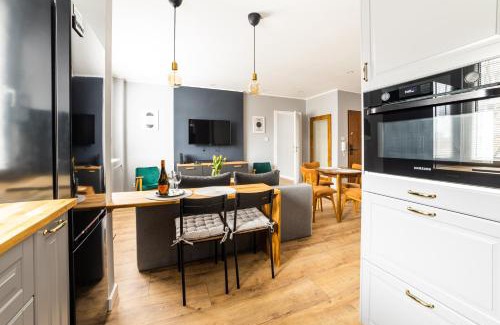 Osiedle Grunwaldzkie Apartment | G15 Apartment: Highly Rated & Family-Friendly Retreat