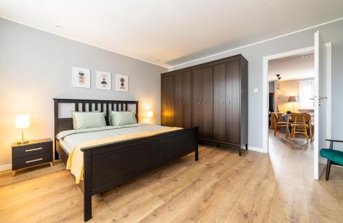 Osiedle Grunwaldzkie Apartment | G15 Apartment: Highly Rated & Family-Friendly Retreat