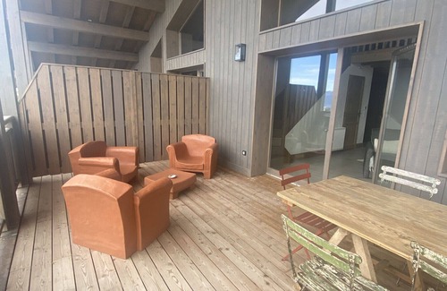 Prapoutel Apartment | Spacious 3P+Mezanine Hotel with Family-Friendly Amenities