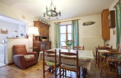 Tramoyes House | Tramoyes Gîte: Family-Friendly Stay with Breakfast Included