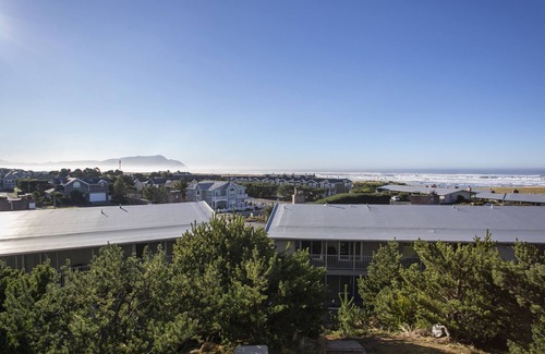 Gearhart Condo | Pet-Friendly Oceanview Retreat with Top Guest Rating 9.4