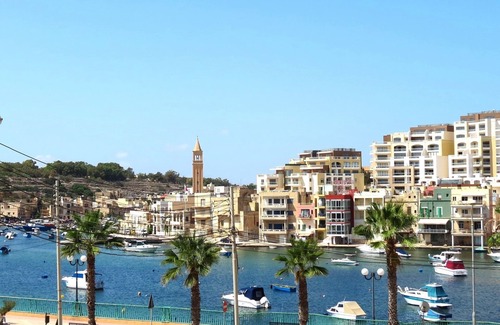 Marsaskala Apartment | Seaview Apartment: Beachside Oasis with Oceanfront Pool