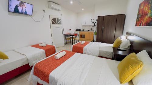 Villa Angela Apartment | Budget-Friendly G7 Comfortable Studio with Parking