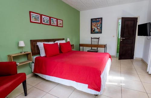 Deux Plateaux House | Explore Gaïa's Garden B&B in Abidjan with Pool & Breakfast