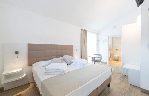 Malcesine House | Gabbiano: Oceanfront Retreat with 9.5/10 Guest Reviews