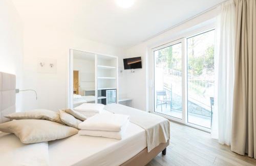 Malcesine House | Gabbiano: Oceanfront Retreat with 9.5/10 Guest Reviews