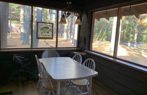 St Germain House | Cozy Gabe's Lost Resort: Family-Friendly with a Pool