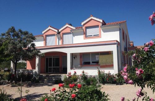 Gradina House | Child-Friendly Gabi Rooms & Studio Apartment - Top Rated Stay