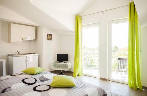 Gradina House | Child-Friendly Gabi Rooms & Studio Apartment - Top Rated Stay
