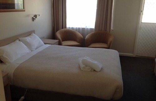 Gundagai Hotel | Family-Friendly Stay at Gabriel Motor Inn with Breakfast