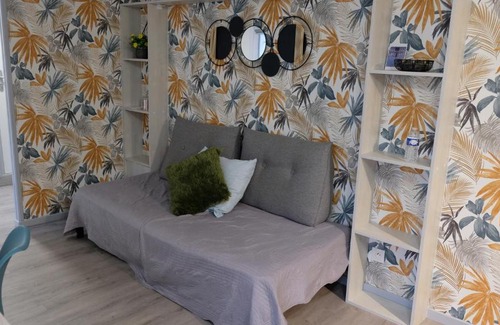 Anatole France Danton Apartment | Guest Rated: Gabriel Péri with Exceptional 9/10 Score