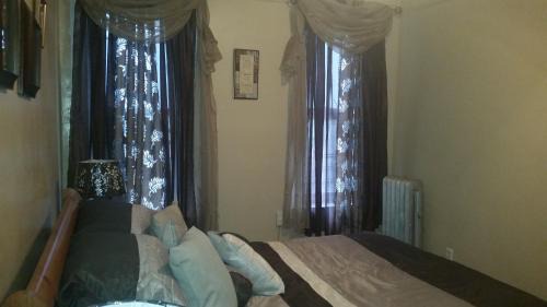 Bedford-Stuyvesant Apartment | Elegant Gabriel's Suite: Pet-Friendly & Family Welcoming