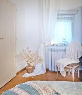 Pistoia House | Romantic Gabriella's Cottage with Ocean View & Pool Access