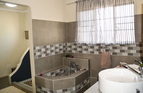 Otavi Cabin | Discover Gabus Game Ranch: Family-Friendly Retreat with Pool