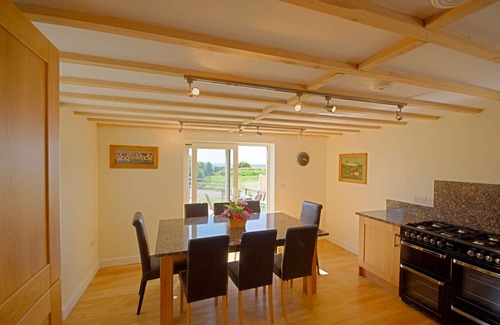 Cylch-Y-Garn Cottage | Gadlys Farmhouse and Cottage: Perfect for Family Getaways