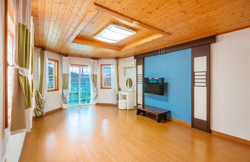 Irun-myeon Apartment | Family-Friendly Gaejul Trip Pension with Breakfast Included