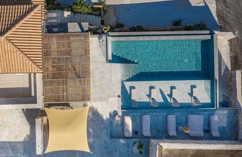 Korithi Villa | Gagouinos Cottage: Top-Rated 4-Star Getaway with Hot Tub