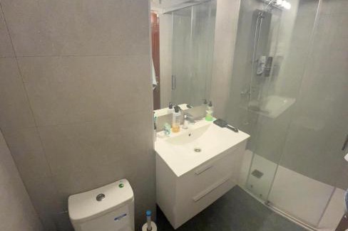 Santutxu House | Comfortable GAIA Double Room with Shared Bathroom