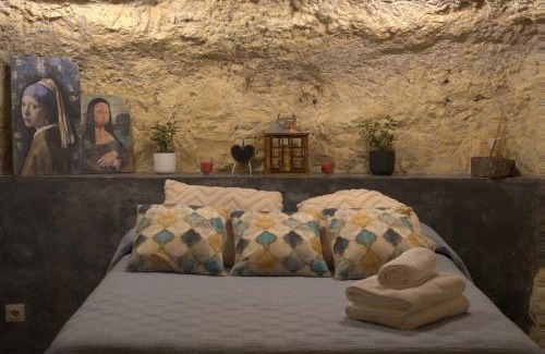 Alcala del Jucar Apartment | Pet-Friendly Comfort at Gaia Resort - Cueva las Reinas