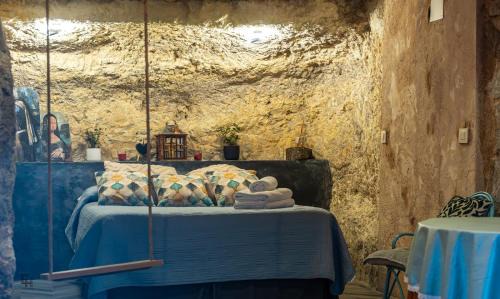 Alcala del Jucar Apartment | Pet-Friendly Comfort at Gaia Resort - Cueva las Reinas