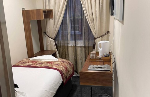 North Wheatley House | Gainsborough Hotel: Family-Friendly Stay with Breakfast Included