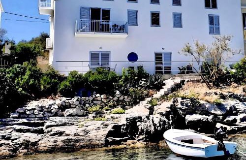 Bozava Apartment | Gajeta Residence Božava: Oceanfront Bliss with 9.8 Rating