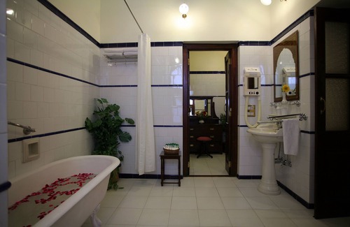 Gajner Hotel | Discover Gajner Palace: Family-Friendly with Top Amenities