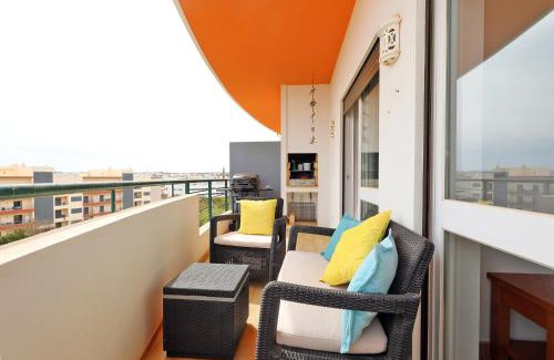 Albardeira Apartment | Cozy Galé Holiday Apartment with Oceanfront Views