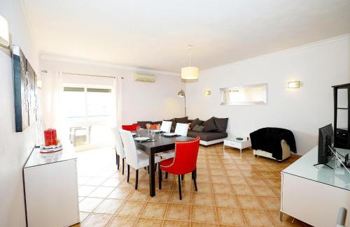 Albardeira Apartment | Cozy Galé Holiday Apartment with Oceanfront Views