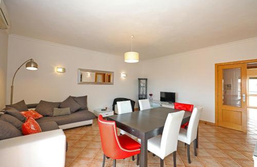 Albardeira Apartment | Cozy Galé Holiday Apartment with Oceanfront Views