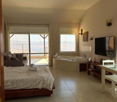 Misgav Am Cabin | Top-Rated Gal Banof with Hot Tub & Breakfast Included