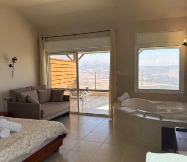 Misgav Am Cabin | Top-Rated Gal Banof with Hot Tub & Breakfast Included